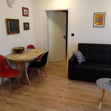 Cute Apartment Marla Art Close To Center 普拉 外观 照片