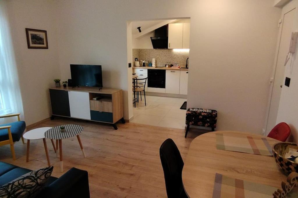 Cute Apartment Marla Art Close To Center 普拉 外观 照片