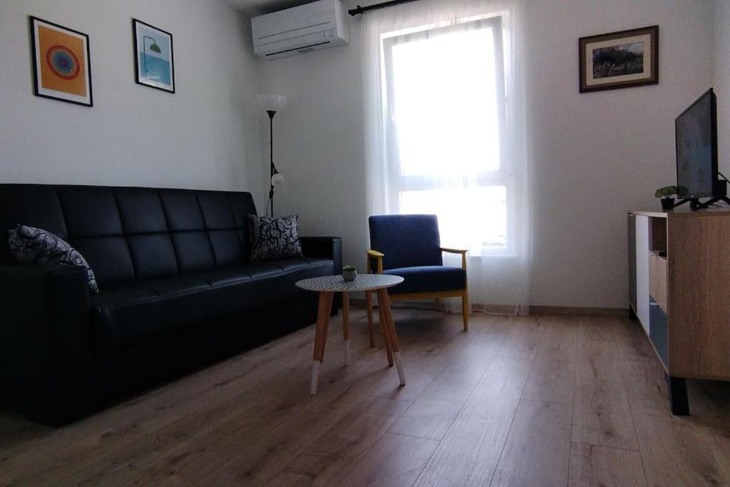 Cute Apartment Marla Art Close To Center 普拉 外观 照片