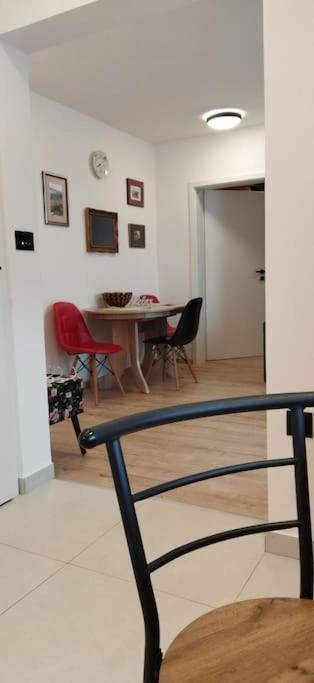 Cute Apartment Marla Art Close To Center 普拉 外观 照片